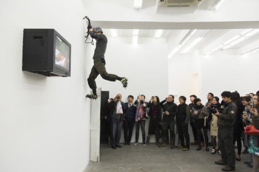 “Mr. Hungry” opening performance, Aike-Dellarco, Shanghai, 2014《饥饿先生》,展览开幕现场