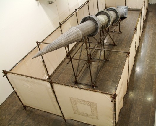 Huang Yong Ping, “Construction Site”, (installation view), 10th International Istanbul Biennale, Istanbul, 2007. Photo: DR. © Huang Yong Ping. Courtesy of the artist and Galerie Kamel Mennour, Paris黄永砅, 《建筑工地》（现场局部），第十届伊斯坦布尔双年展，2007年伊斯坦布尔。摄影：DR。版权归属：黄永砅。 图片惠允：艺术家，巴黎 Kamel Mennour画廊