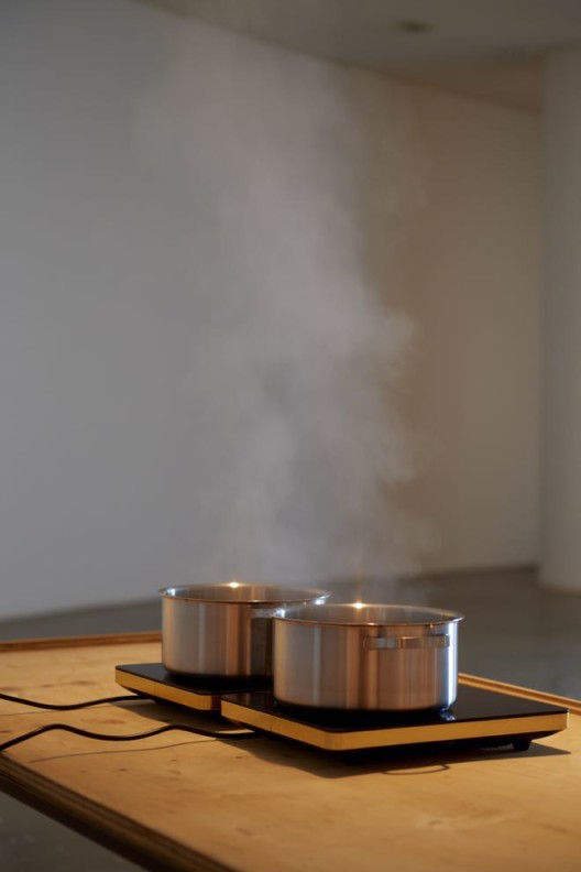 Heman Chong, “Boiling Point”, two identical metal pots, water, variable dimensions, 2015, Photo by Sang-tae Kim