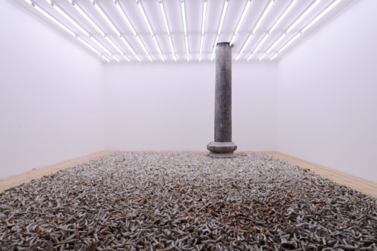 Spouts installation, 495 x 430 cm, 10,000 antique spouts from Song to Qing Dynasties, 2015壶嘴装置，495 x 430厘米，一万件宋至清代瓷壶嘴，2015