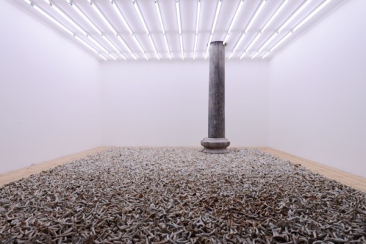 Spouts installation, 495 x 430 cm, 10,000 antique spouts from Song to Qing Dynasties, 2015壶嘴装置,495 x 430厘米,一万件宋至清代瓷壶嘴,2015