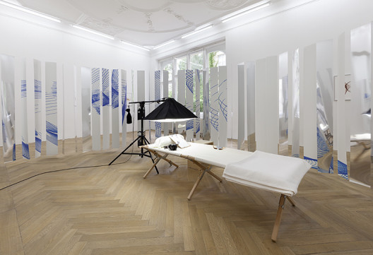 Christoph Keller, "Mental Radio", lamp, tripod, cot, pillow, pillowcase, blanket, side table, custom-made goggles, wireless MP3 headphones, audio loop, questionnaire, clipboard, egg timer, dimensions variable, 2015. Courtesy by The Artist and Esther Schipper, Berlin. Photo: © Andrea Rossetti.