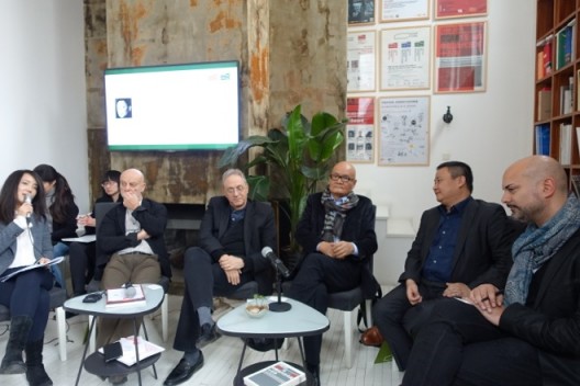 左起：CCAA总监刘栗溧，评委嘉宾乌利·希克（Uli Sigg）、查尔斯·加利亚诺（Charles Guarino）、郑胜天、皮力、马克·瑞伯特 （Mark Rapplot）