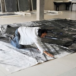 Zheng Chongbin in his studio .(Image courtesy Ink Studio).