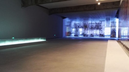 夏小万个展”自转“展览现场，北京民生现代美术馆