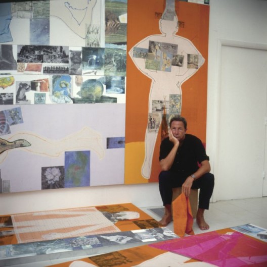 罗伯特·劳森伯格在位于佛罗里达州开普提瓦岛的工作室创作《四分之一英里画作》（1981-1998），1983（由纽约的罗伯特·劳森伯格基金会档案馆收藏提供，摄影：Terry-Van-Brunt