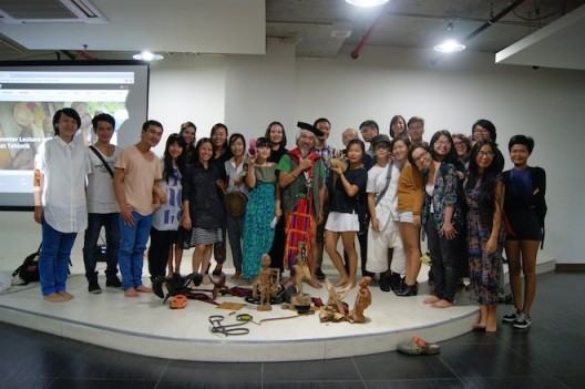 The audience with Filipino film-maker Kidlat Tahimik following his lecture and performance as part of ‘Conscious Realities’, hosted by Hoa Sen University; November 2014 (image courtesy Sàn Art)