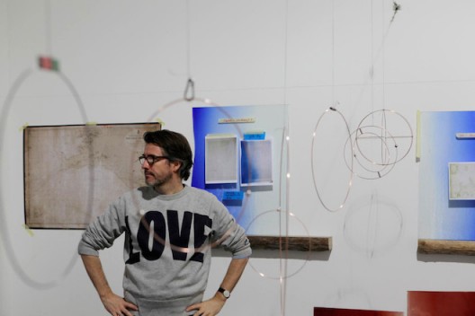 Olafur in his Studio奥拉维尔在他的工作室