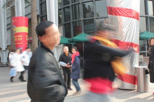 李燎，《一记（武汉）》，录像剧照，2011 Li Liao, A Slap in Wuhan, video still, 2011