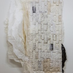 纪念碑 #8
Monument #8，墨、宣纸、纱布
Ink, Xuan Paper, Gauze，200 × 145 × 20 cm，2008