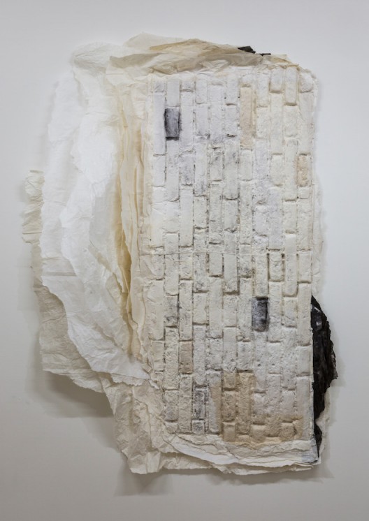 纪念碑 #8 Monument #8，墨、宣纸、纱布 Ink, Xuan Paper, Gauze，200 × 145 × 20 cm，2008 
