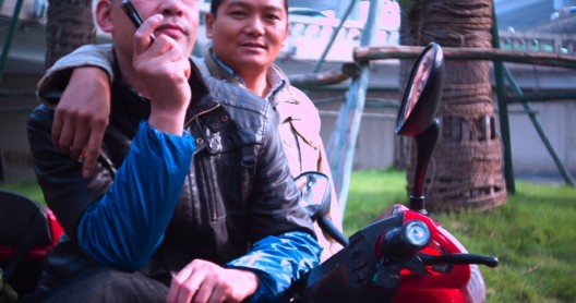沈莘,《付出式批评》,录像剧照,2015 / Shen Xin, “The Gay Critic”, video still, 2015