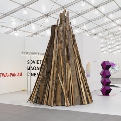 Esther Schipper/Johnen Galerie. Courtesy the artists and Esther Schipper / Johnen Galerie. Photo: Andrea Rossetti