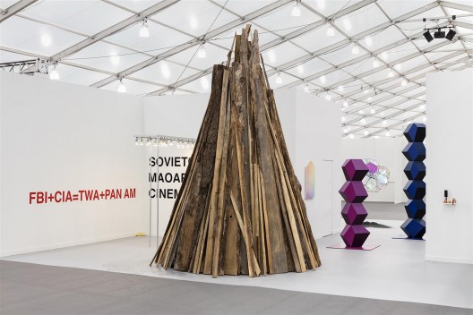 Esther Schipper/Johnen Galerie. Courtesy the artists and Esther Schipper / Johnen Galerie. Photo: Andrea Rossetti