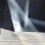 唐纳德·贾德，《100 件无名磨铝作品》， 104 × 129.5 × 183 cm，1982–1986（局部，展示了#28， 棚屋北面，西排，地板上的运动）。永久收藏，辛 那提基金会，马尔法，德克萨斯州（照片由辛那提 基金会保存工作室拍摄） / Donald Judd, “100 untitled works in mill aluminum”, 104 × 129.5 ×  183 cm, 1982–1986 (detail showing #28, North Shed, West Row, movement on floor). Perma nent collection, the Chinati Foundation, Marfa, Texas (Photo by Conservation Studio, the Chinati Foundation)