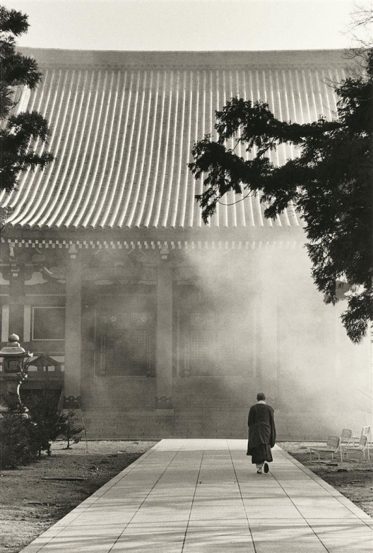 阮义忠,《日本,1982》系列(图片由艺术家和亦安画廊提供)/Juan I-Jong, from the series Japan 1982 (courtesy of the artist and Aura Gallery