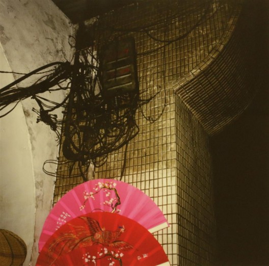 须田一政,《台北吉祥》系列,摄影,1984–1990(图片由艺术家和亦安画廊 提供)/ Suda Issei, from the series Taipei Kissyo, photography, 1984–1990 (courtesy of the artist and Aura Gallery)