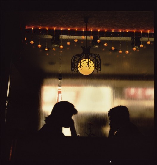 须田一政,《台北吉祥》系列,摄影,1984–1990(图片由艺术家和亦安画廊 提供)/ Suda Issei, from the series Taipei Kissyo, photography, 1984–1990 (courtesy of the artist and Aura Gallery)