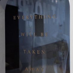 Adrian Piper, "Everything #5.1", plexiglass wall insert engraved with gold leaf text, 2004.© APRA Foundation Berlin. Photo: Timo Ohler