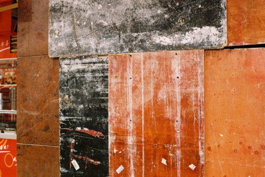 马修哈维,《微光,尘乐》系列,摄影,2010至今(图片由艺术家提供)/ Matthew Harvey, Dim Light, Dusty Joy series, photography, 2010–now (courtesy the artist)