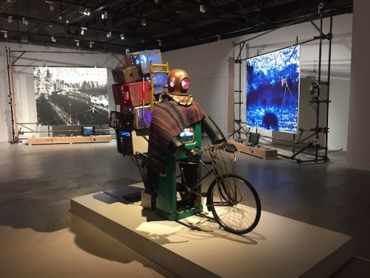 Nam June Paik with Liu Xiaodong at background in Chronus Art Center Nam June Paik with Liu Xiaodong at background in Chronus Art Center