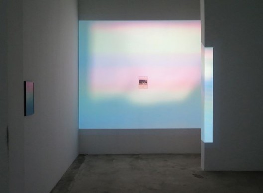 李杰 “过去几天,我一直在想一些事情。”,展览现场 (感谢艾可画廊提供配图) / Lee Kit, ‘I’ve been doing some thinking over these last few days.’(Courtesy of AIKE DELLARCO )