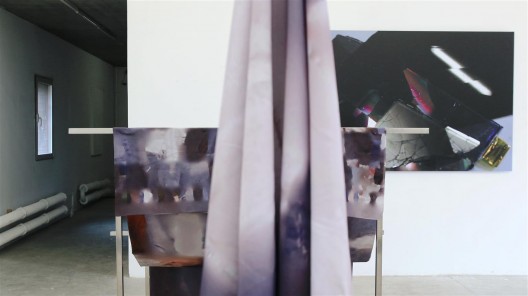 格雷戈里·夏通斯基,《落下》,尺寸可变,2015(图片由中国北京独角兽艺术空间提供) / Grégory Chatonsky, “Tombée”, printed tapestry, dimensions variable, 2015. Courtesy UNICORN Art, Beijing, Ch