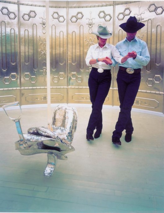 马修•巴尼,《悬丝2》,剧照,1999(摄影:Michael James O’Brien;版权:马修•巴尼1999;鸣谢:Gladstone Gallery/纽约/布鲁塞尔)/ Matthew Barney, CREMASTER 2, Production still, 1999(©1999 Matthew Barney, Photo: Chris Winget, Courtesy Gladstone Gallery, New York and Brussels)