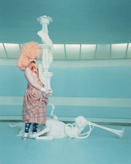 马修•巴尼,《悬丝3》,剧照,2002(摄影:Michael James O’Brien;版权:马修•巴尼2002;鸣谢:Gladstone Gallery/纽约/布鲁塞尔)/ Matthew Barney, CREMASTER 3, Production still, 2002(©2002 Matthew Barney, Photo: Chris Winget, Courtesy Gladstone Gallery, New York and Brussels)