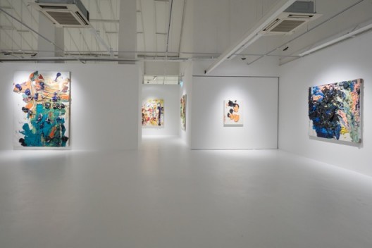 Installation view of “Zhu Jinshi—Presence of Whiteness” “朱金石：颜料的空缺”展览现场