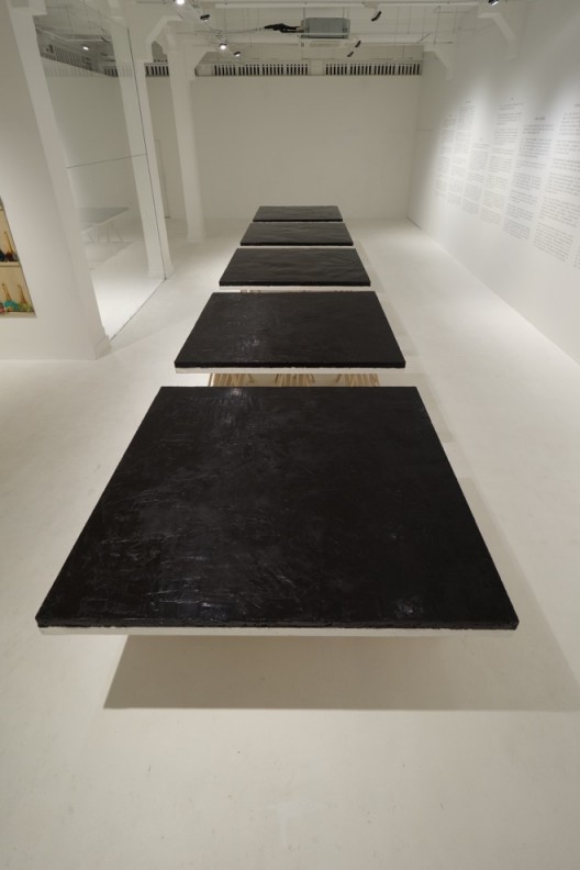 Installation view of “Zhu Jinshi—Presence of Whiteness” “朱金石：颜料的空缺”展览现场