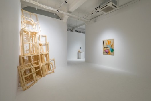 Installation view of “Zhu Jinshi—Presence of Whiteness” “朱金石：颜料的空缺”展览现场