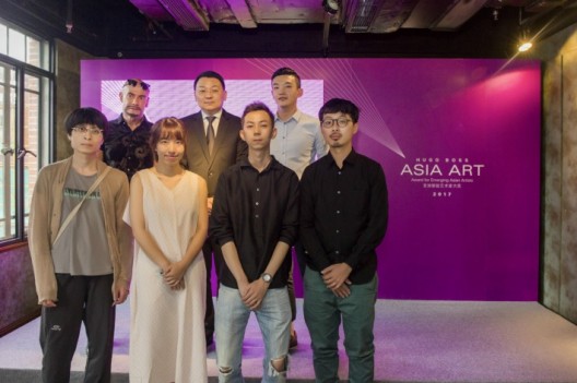 Mr. Larys Frogier, Director of Rockbund Art Museum; Mr. Xinkai Chen, General Manager, HUGO BOSS Greater China; Mr. Li Qi, Senior Curator of Rockbund Art Museum; finalist artists of HBAA 2017: Mr. Li Ming, Ms. Yu Ji, Mr. Tao Hui, Mr. Robert Zhao Renhui
