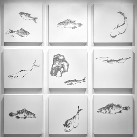 陈浚豪 Chen Chun Hao，临摹八大山人鱼闲图 Imitating Fish by Bada Shannen，2017. 不锈钢蚊钉、画布、木板 Mosquito nail, canvas, and wood，60 x 60 cm x 9 (image courtesy the artist and Tina Keng Gallery)