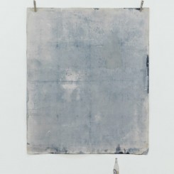 Jeremy Everett, "Auto Exposure #1 (Ap Lei Chau)", Cyanotype on canvas, 196 x 166 cm, 2015
杰里米·埃弗雷特，《自动曝光#1(鸭脷洲)》，蓝印、帆布，196 x 166 cm，2015