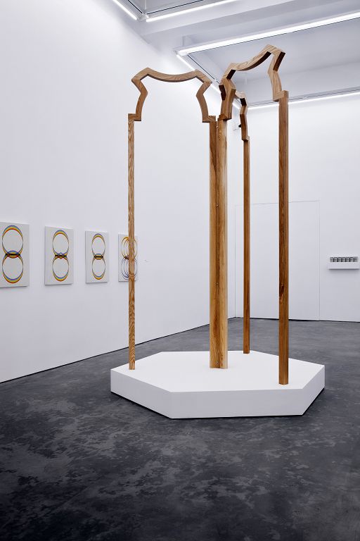 “CAUSE AND EXAMPLES PROJECTED FROM IT”,installation view, 2017, Long March Space, Beijing(Courtesy of Long March Space;Photography by Thomas Fuesser) “起因和从中投射出来的例如物”,展览现场,2017,长征空间,北京(图片由长征空间提供,拍摄:Thomas Fuesser)
