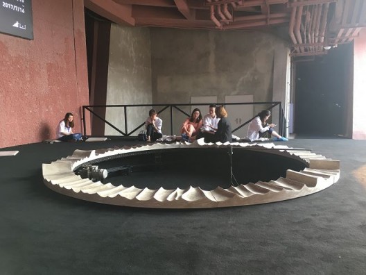 Feng Chen’s kinetic sound installation, “w” as part of the opening exhibition “Creating Spaces” exploring the synchronizations between the visual and the auditory, (image courtesy of the artist) 冯晨,《W》,装置,尺寸可变,2017(图片由艺术家提供) 。开馆展“创造空间中,冯晨的这件运动声音装置作品探讨了视觉与听觉之间的同时性。