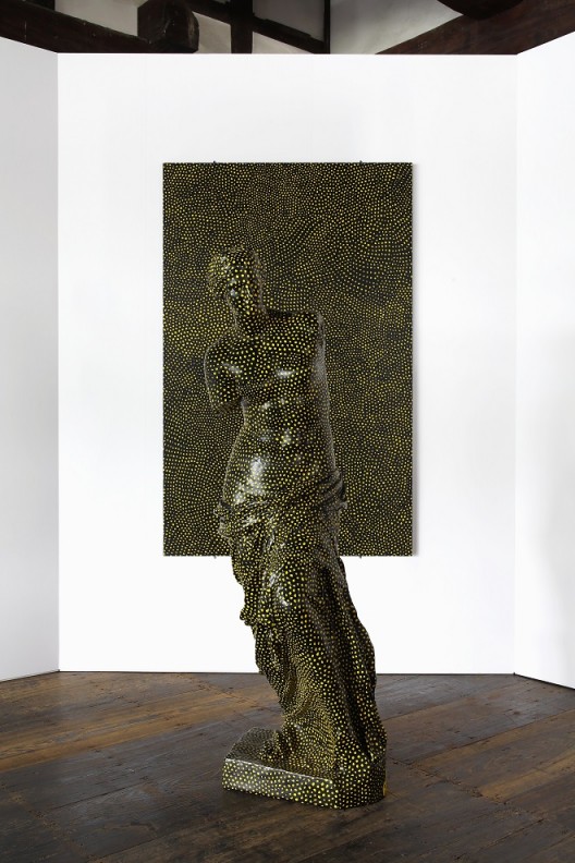 Yayoi Kusama, “Statue of Venus Obliterated by Infinity Nets (Y),” 1998 (TAKAHASHI Collection) 草间弥生《Statue of Venus Obliterated by Infinity Nets (Y)》，1998（高桥美术馆 ）