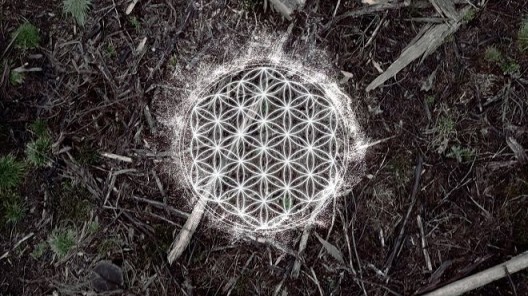 陈滢如《超星鉴定 III : 熵 : 25800》,2018,单频道录像,16’47” (影片截图),图片提供:艺术家与其玟画廊 Yin-Ju Chen, Extrastellar Evaluations III: Entropy: 25800, 2018. Single-channel video, 16’47”. (Video still) Courtesy of the artist and Chi-Wen Gallery.