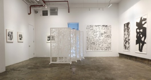 Installation view of Poetry and Painting at Chambers Fine Art, New York 纽约前波画廊《王冬龄：诗与画》展览现场