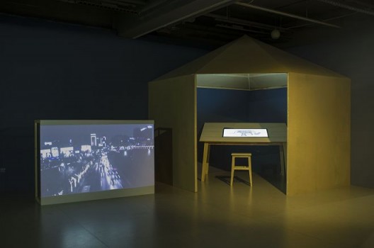谢思冲,《驴知否》,装置,尺寸可变,2017 Xie Sichong, Do Donkeys Know Politics, video installation, variable size, 2017