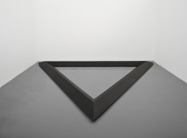 Bruce Nauman, Triangle, 1977-1986, Cast iron, 27 x 500 x 433 cm (10 5/8 x 196 7/8 x 170 1/2 in.) Courtesy the artist and Simon Lee Gallery, London/Hong Kong. © Bruce Nauman.
