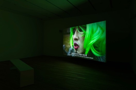 刘野夫,《约克新闻》,2014,单频高清影像投射,10’40’’,尺寸可变,鸣谢: 刘野夫 & 魔金石空间Liu YeFu,