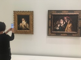 El Greco with phone WechatIMG1148