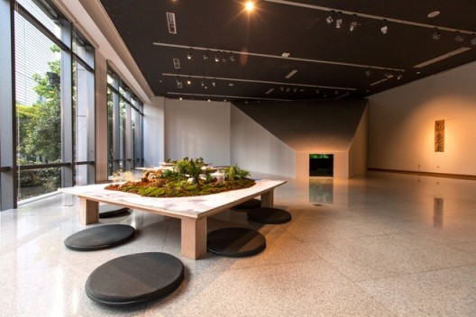 Installation View: Zheng Bo, Eco-Socialist Garden, NYU Shanghai, 2019.  Workshop; maquettes and ephemera. Goldenrod, ICA at NYU Shanghai, 10 October 2019.  PHOTO: Hong Xiaole.  Courtesy of ICA at NYU Shanghai.  展览现场：郑波，《生态-社会主义园，上海纽约大学》，2019。工作坊；模型和印刷品。上海纽约大学当代艺术中心 “一枝黄花”展览，2019 年 10 月 10 日。摄影：洪晓乐。图片由上海纽约大学当代艺术中心提供。