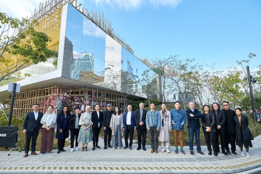 Dr Pi Li, Sigg Senior Curator, M+ Ms Liu Li Anna, Co-chairwoman of the Sigg Prize Ms Suhanya Raffel, Museum Director, M+, and Co-chairwoman of the Sigg Prize Ms Gong Yan, Director, Power Station of Art, Shanghai, Shen Xin, Lin Yilin, Hu Xiaoyuan, Dr Uli Sigg, collector and member of the M+ Board, Mr Victor Lo, Chairman of the M+ Board, Liang Shuo, Tao Hui, Samson Young, Bernard Blistène, Director, Musée national d’art moderne, Centre Pompidou, Paris, Ms Lai Hsiangling, curator, Taipei, Mr Xu Bing, artist, Beijing, Mr Doryun Chong, Deputy Director, Curatorial, and Chief Curator, M+, Ms Isabella Tam, Associate Curator, Visual Art, M+ Courtesy of M+, Hong Kong