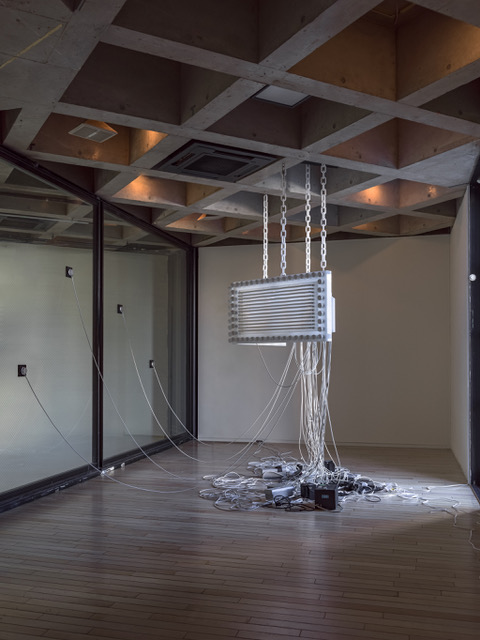 Philippe Parreno, Marquee, 2016 Exhibition view: Philippe Parreno, A Manifestation of Objects, WATARI-UM, The Watari Museum of Contemporary Art, Tokyo, 2019–2020. Photo © Yasushi Ichikawa菲利普·帕雷诺,《灯篷》,2016年。 展览现场:菲利普·帕雷诺,《物象的表现》,东京瓦塔利美术馆 ,2019-2020年。 攝影 © Yasushi Ichikawa